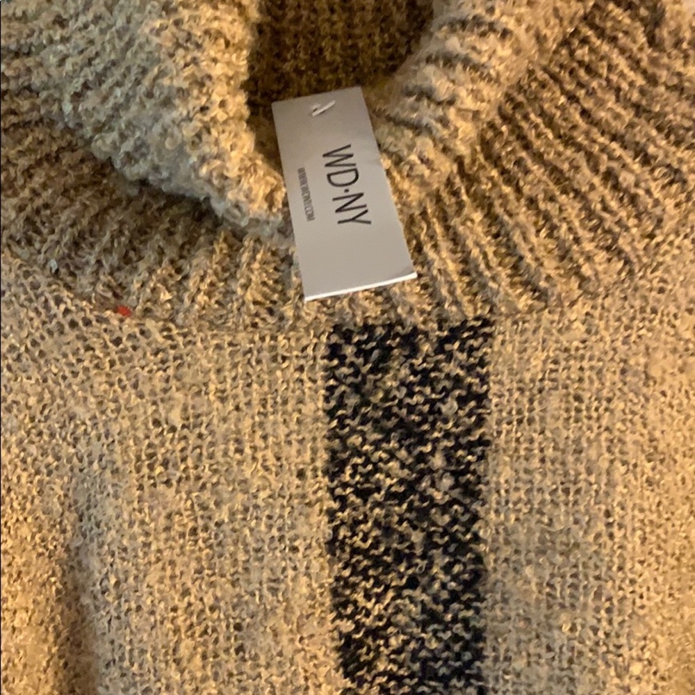 WD.NY Fringe Poncho - Picture 9 of 12